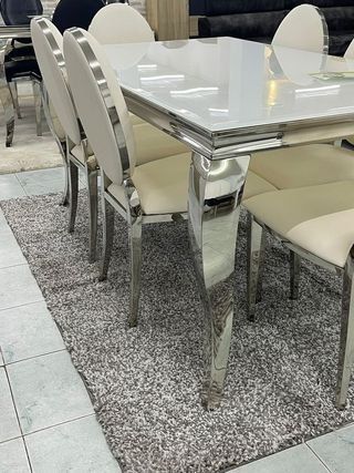 MESA DE COMEDOR ESTILO CON 6 SILLAS