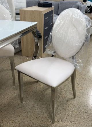 MESA DE COMEDOR ESTILO CON 6 SILLAS