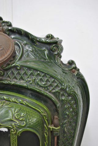 Antigua estufa Salamandra verde