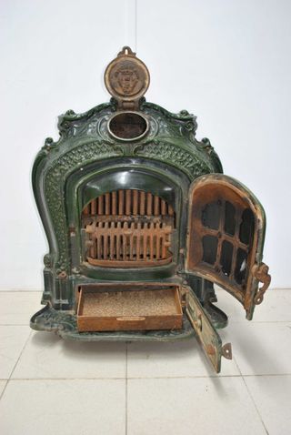 Antigua estufa Salamandra verde