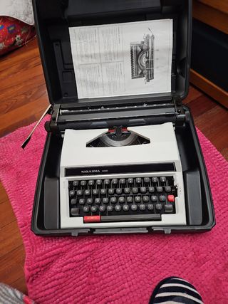 Máquina de escribir antigua pero nueva
