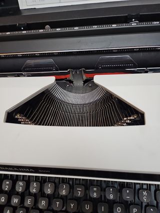 Máquina de escribir antigua pero nueva