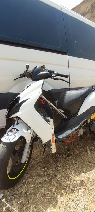 Yamaha jog RR de circuito