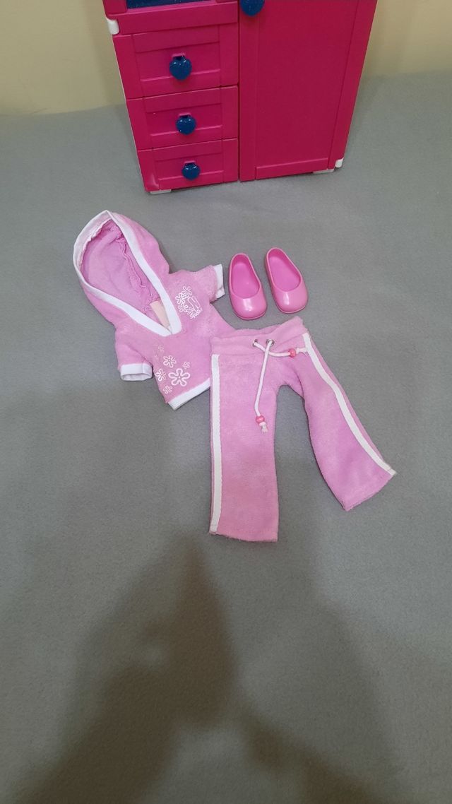 Nancy: guardaroba, tuta e scarpe