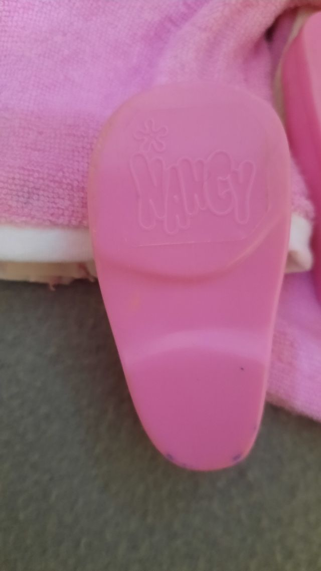 Nancy: guardaroba, tuta e scarpe