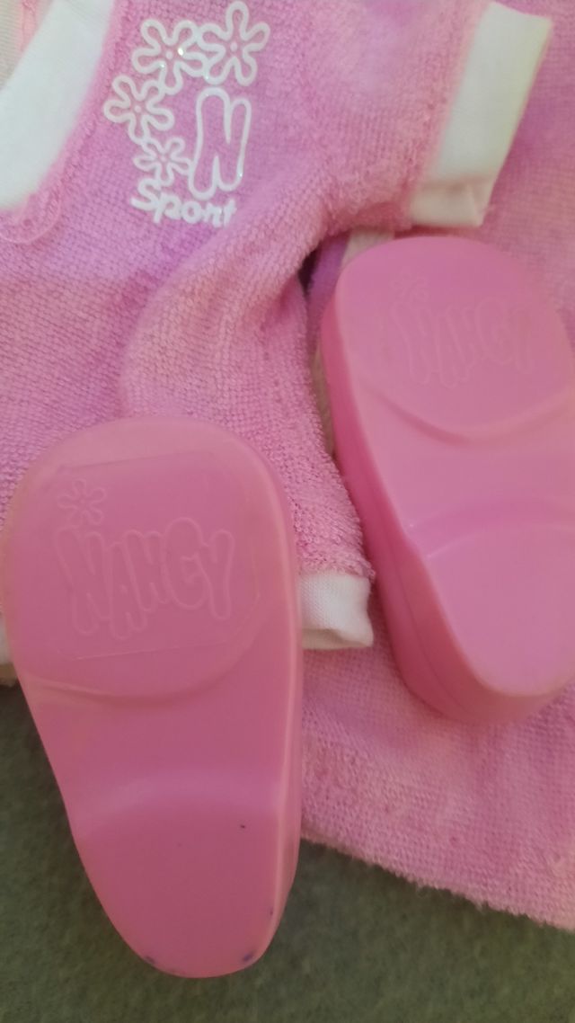 Nancy: guardaroba, tuta e scarpe