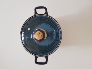 Cazo cerámica, olla acero inoxidable y 2 tapas