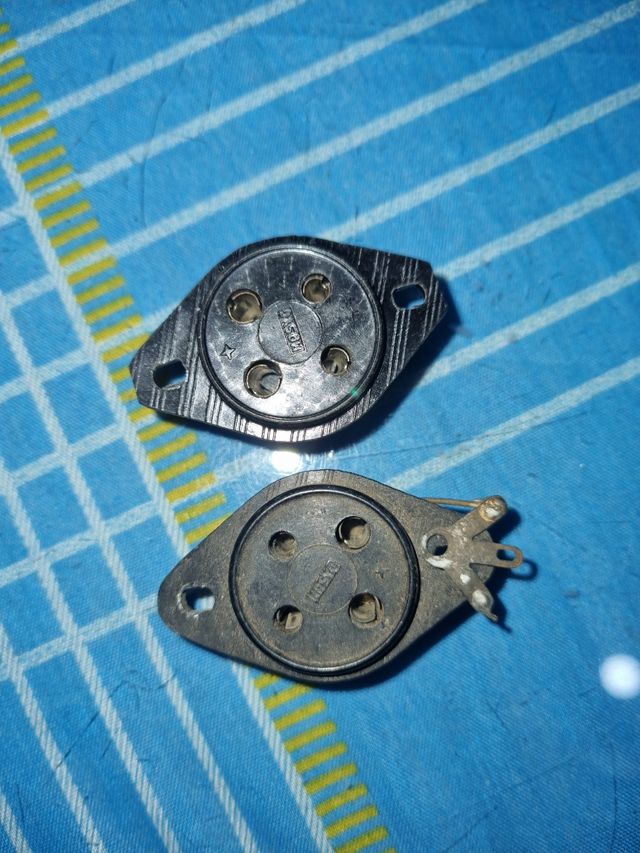 Zocalos radio antigua de valvulas