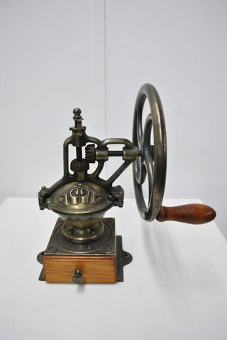 Antiguo molinillo de café