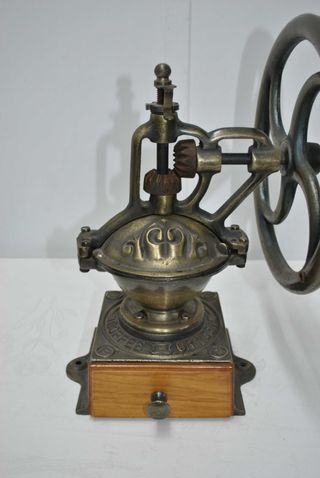 Antiguo molinillo de café