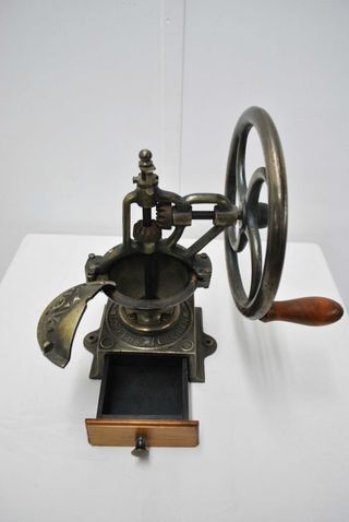 Antiguo molinillo de café