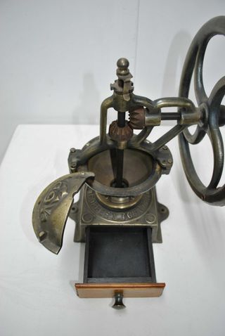 Antiguo molinillo de café