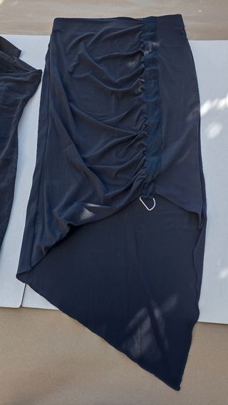 Completo top monospalla e gonna