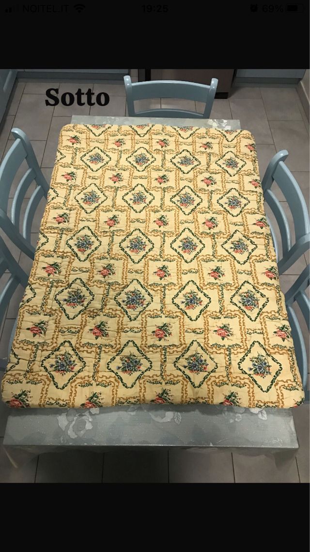 Trapuntino vintage beige a fiori piccolo