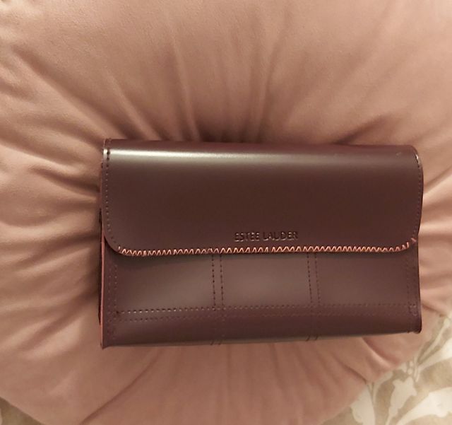 Custodia con chiusura magnetica invisibile