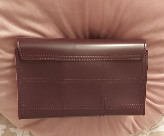 Custodia con chiusura magnetica invisibile