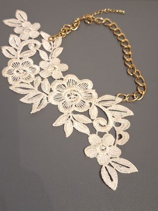 Collar gargantilla diseño floral ajustable