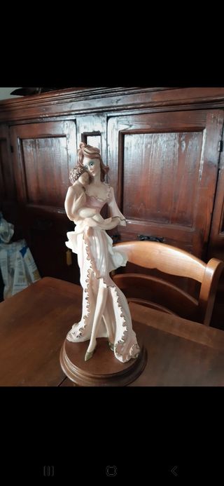 Statua porcellana Maternità
