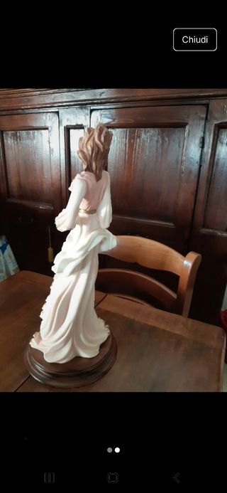 Statua porcellana Maternità