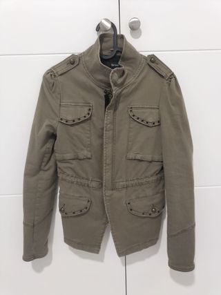 Chaqueta grisverdosa Bershka mujer
