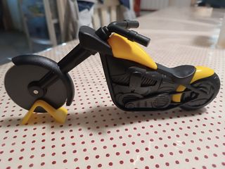 Taglia pizza a forma di moto 