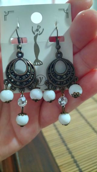 Pendientes blancos