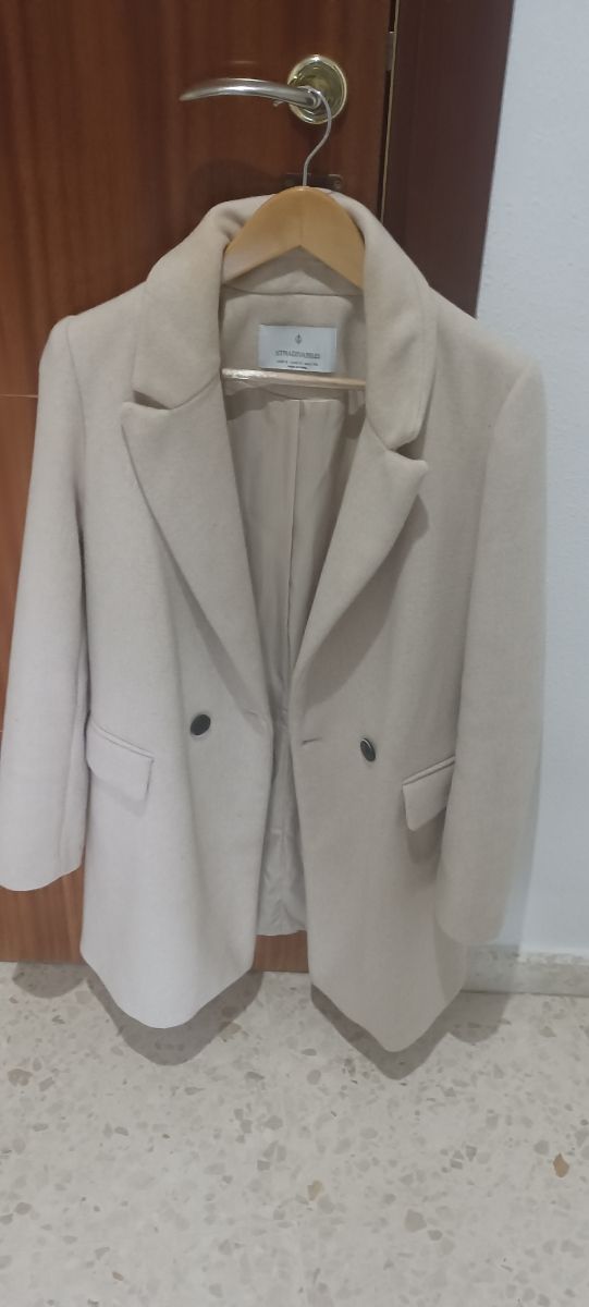 Chaquetón de terciopelo Stradivarius