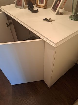 Mueble entrada muy amplio para guardar