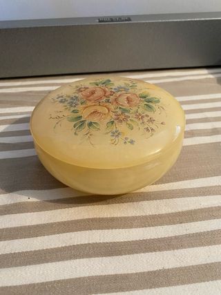 Portagioie in alabastro Floreale