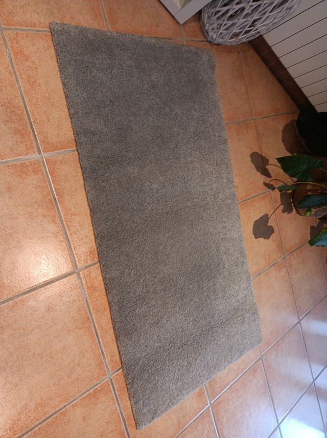 Alfombra gris nueva 80 x 150 cm