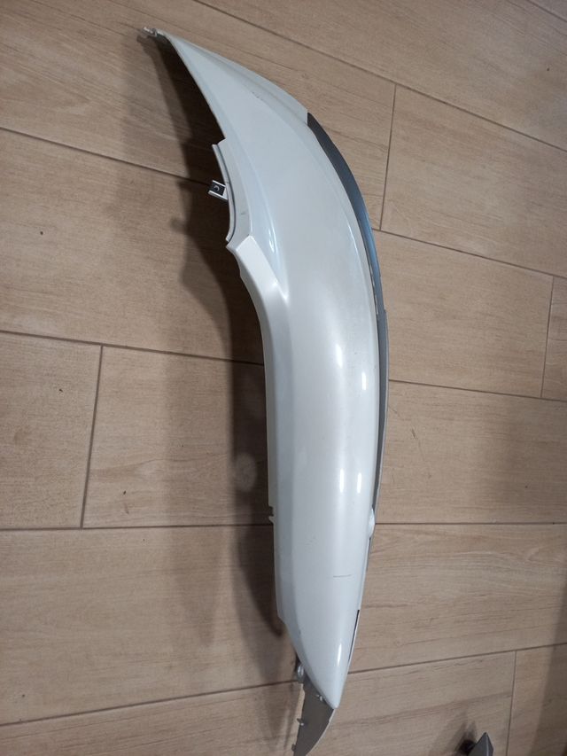 Tapa izquierda Honda SH 125 blanca