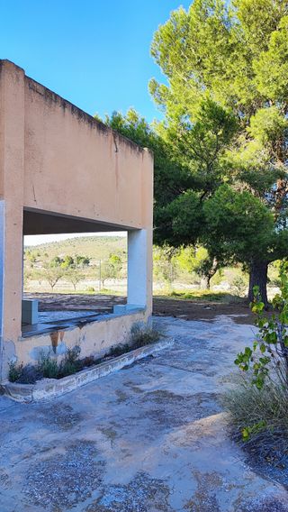 Casa de campo con gran terreno disponible
