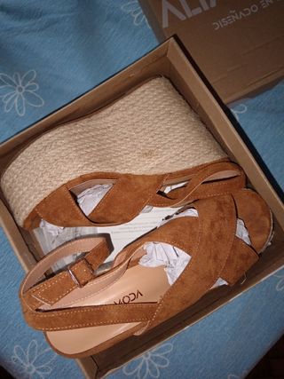 Sandalias de cuña camel