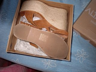 Sandalias de cuña camel