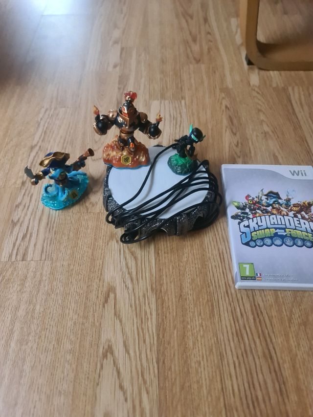 Juego de la wii- skylanders, plataforma,muñecos