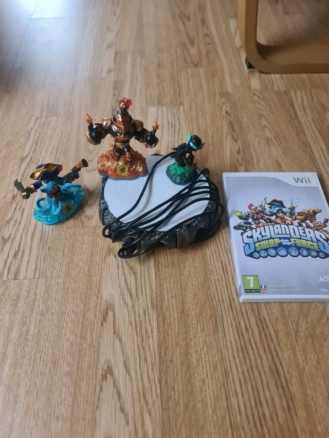Juego de la wii- skylanders, plataforma,muñecos