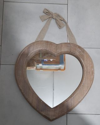 Specchio da parete a cuore