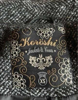 Chaqueta negra y blanca
