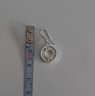 Pendientes números romanos.