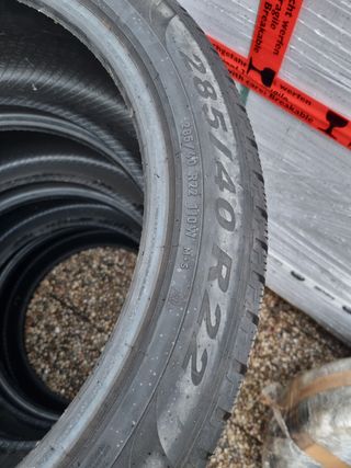 285 40 22 110W Pirelli Scorpion Winter