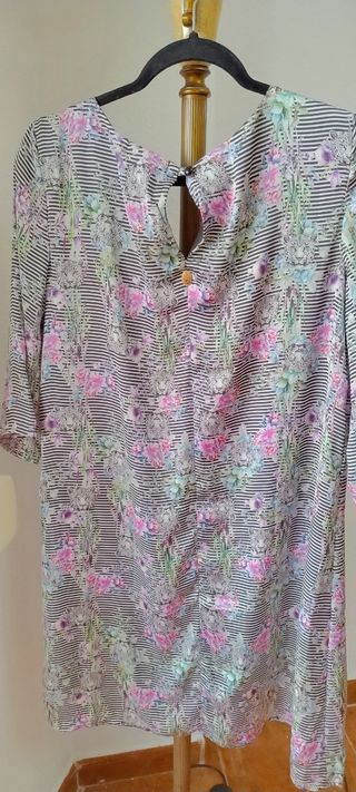 Vestido estilo tunica de satén estampado