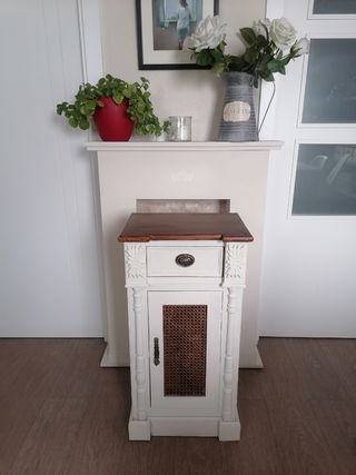 Mesita alta muy antigua vintage