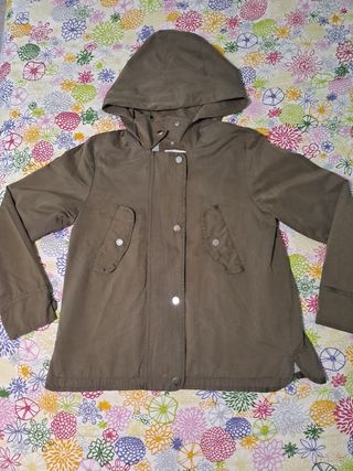 Chaqueta gabardina corta crop Zara