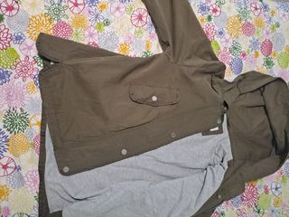Chaqueta gabardina corta crop Zara