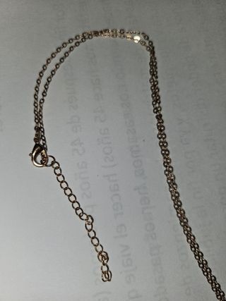 Cruz en oro rosa con circonitas