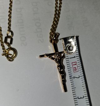 Crucifijo con cadena