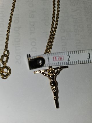 Crucifijo con cadena