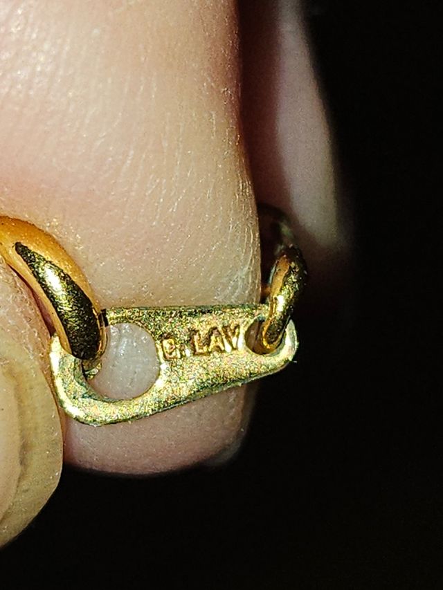 Crucifijo con cadena