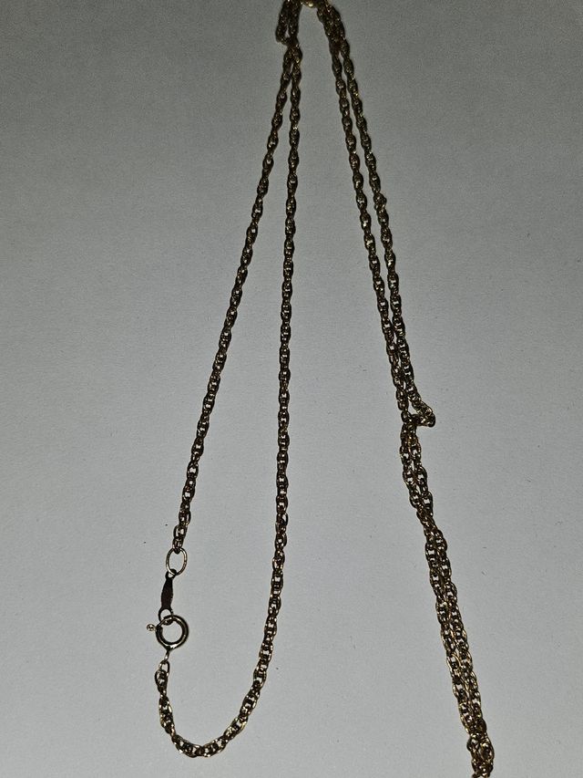 Crucifijo con cadena