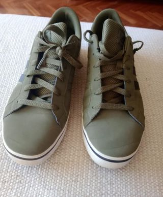 Tenis Hummel verde oliva talla 42,50 como nuevo